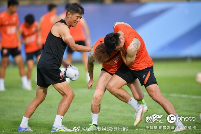 老中青三代超120组电影人汇聚宜昌，用大数据科学梳理的年度荣誉，敬献中国电影120年光辉之路。