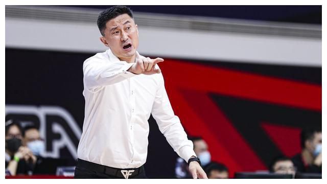 著名音乐人刘欢和他的妻子卢璐首度携手为该片的男女主人公配音，带领观众揭开非洲大草原的神秘面纱。